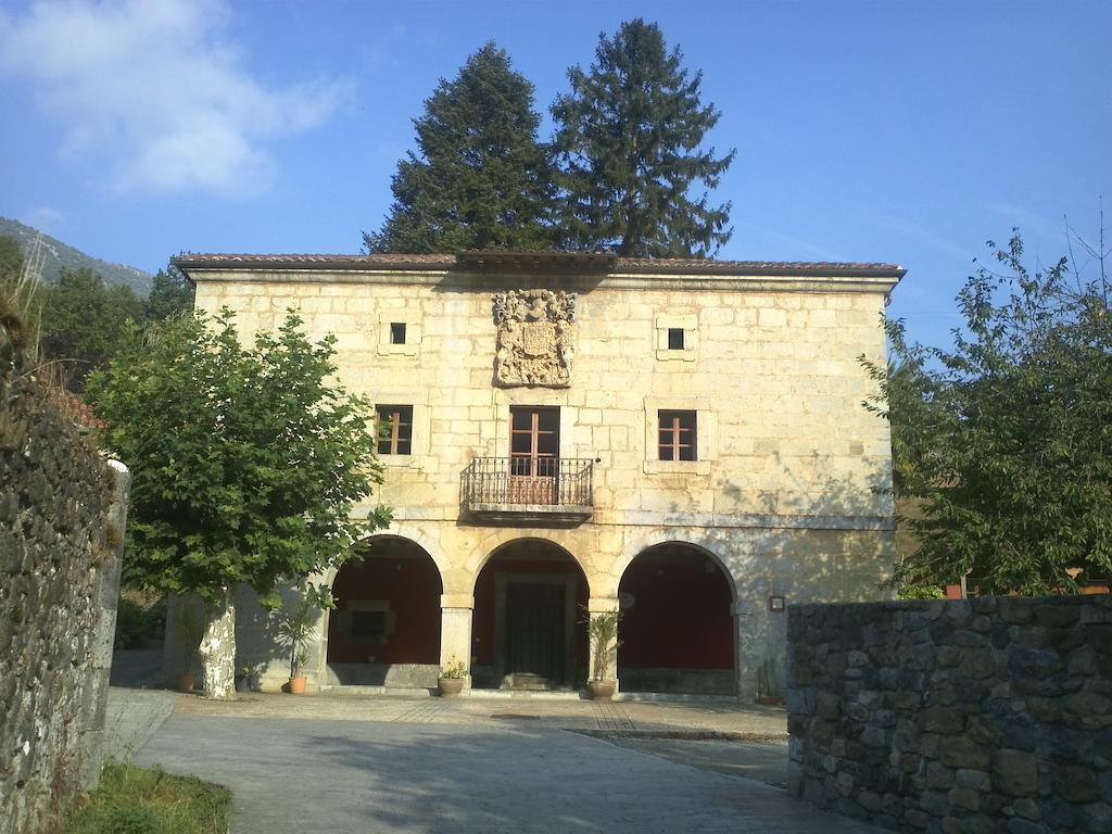 Casona Valle De Soba Regules Exterior photo
